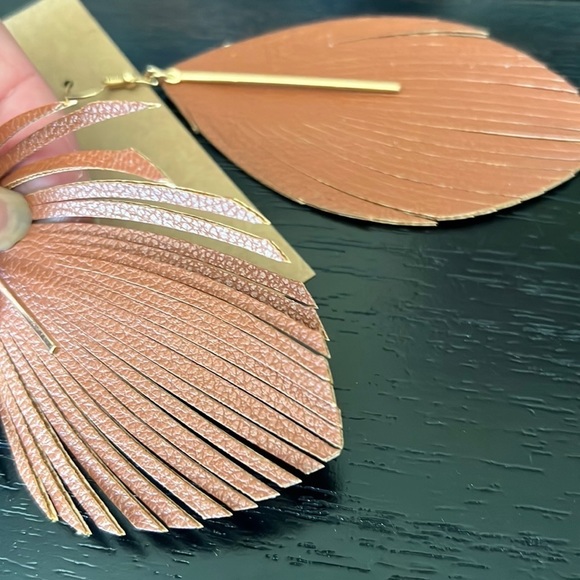 Brown Faux Leather Feather earrings-NWT - Picture 2 of 2